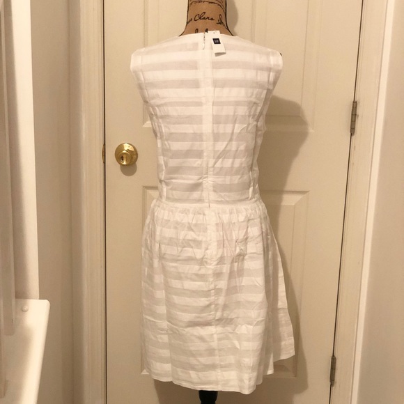 White dress - Picture 2 of 4